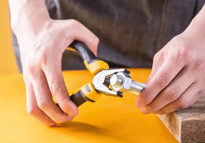 Piyé pentingé ing Insulated Combination Pliers?